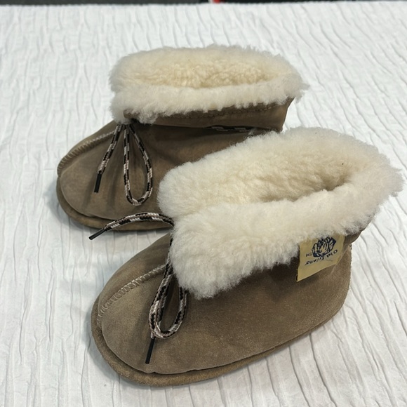 Old Friend Sheepskin & Suede Baby Softsole Infant and Toddler XL boots - Picture 3 of 10